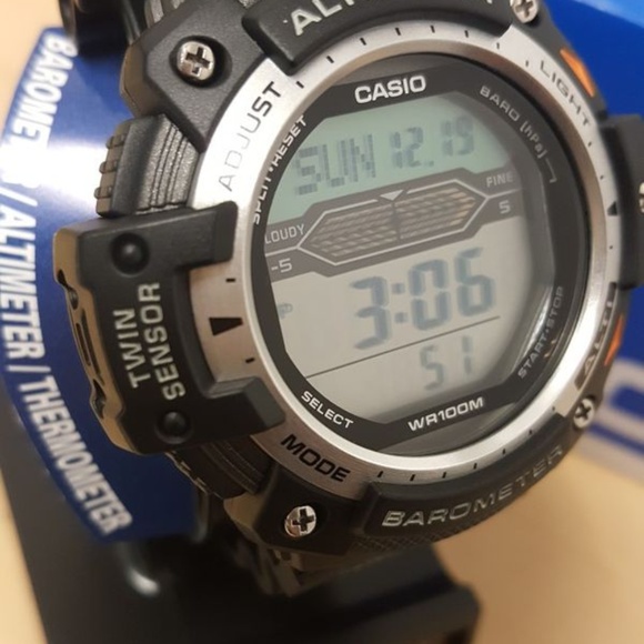 Casio Sports Gear Altimeter Barometer Watch - Picture 6 of 8